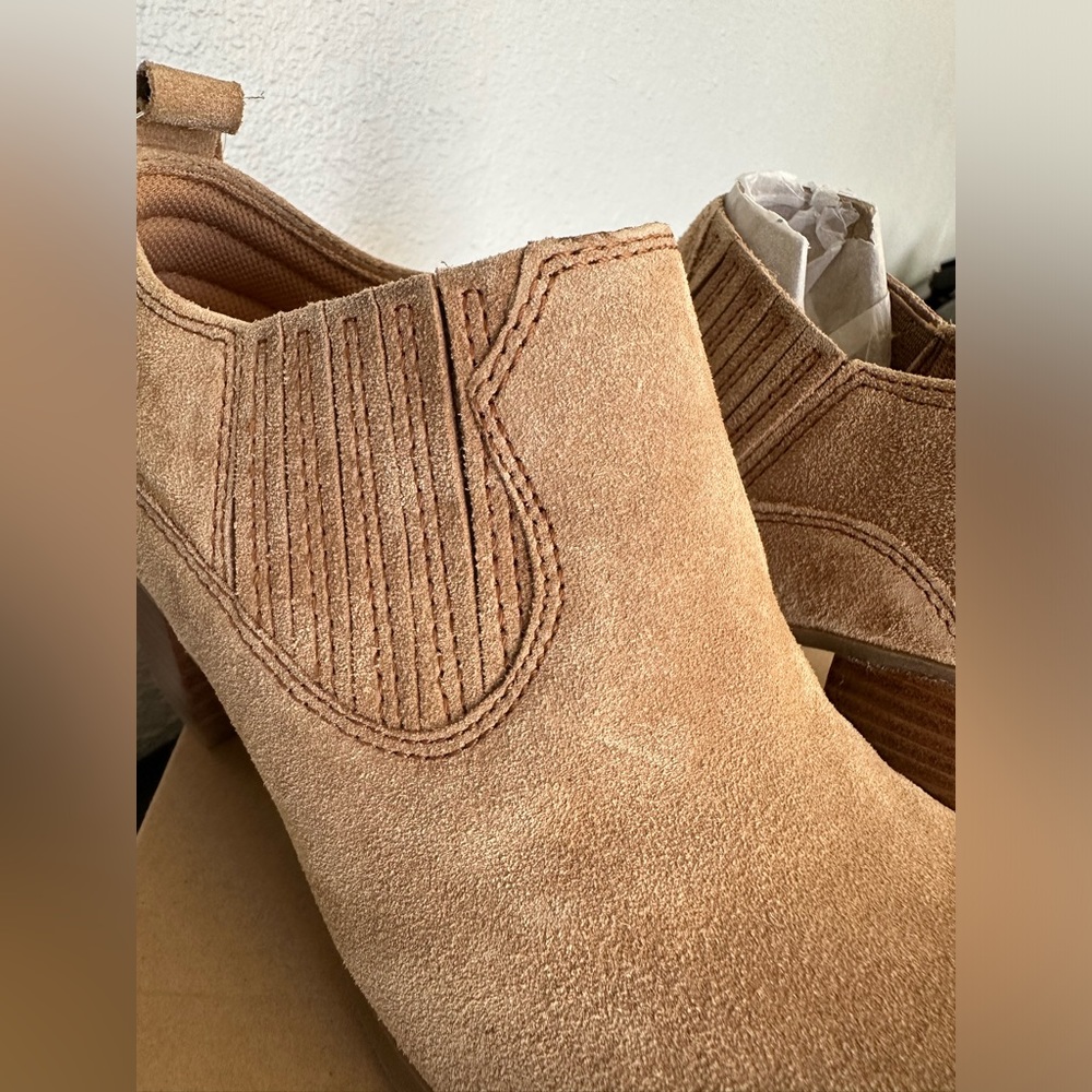 Comfortiva Suede Booties size 6 - Picture 3 of 6